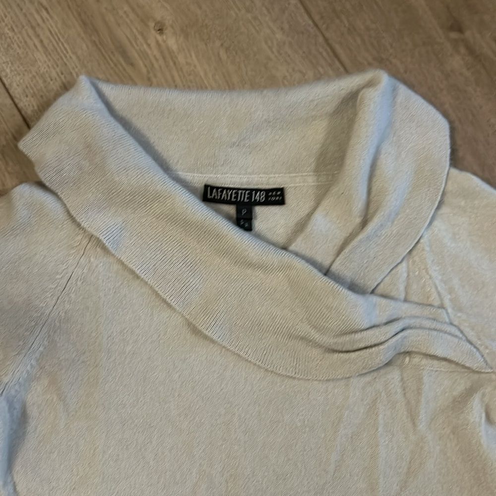 100% CASHMERE SWEATER FROM LAFAYETTE 148 PALE BLUE/LIGHT GRAY SIZE XS PETITE - Picture 4 of 5